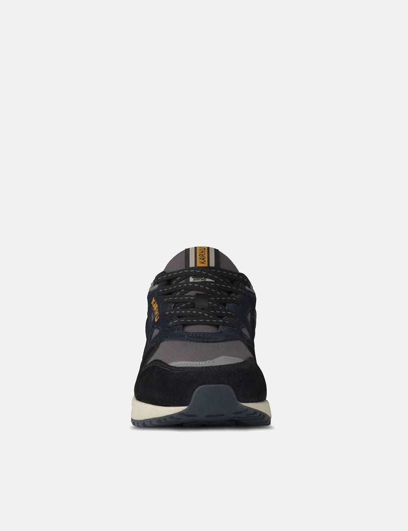 Karhu Legacy 96（F806023）-ジェットブラック/墨汁