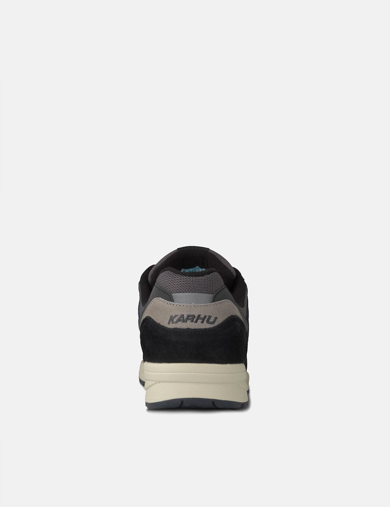 Karhu Legacy 96（F806023）-ジェットブラック/墨汁