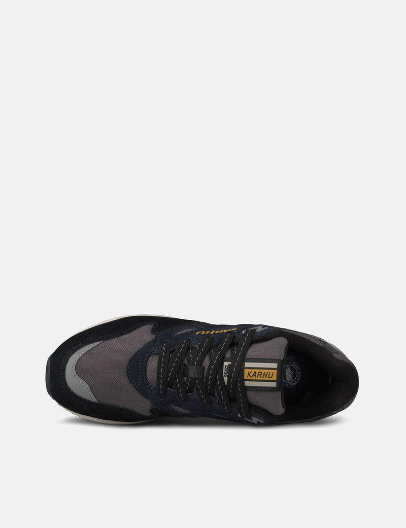 Karhu Legacy 96（F806023）-ジェットブラック/墨汁