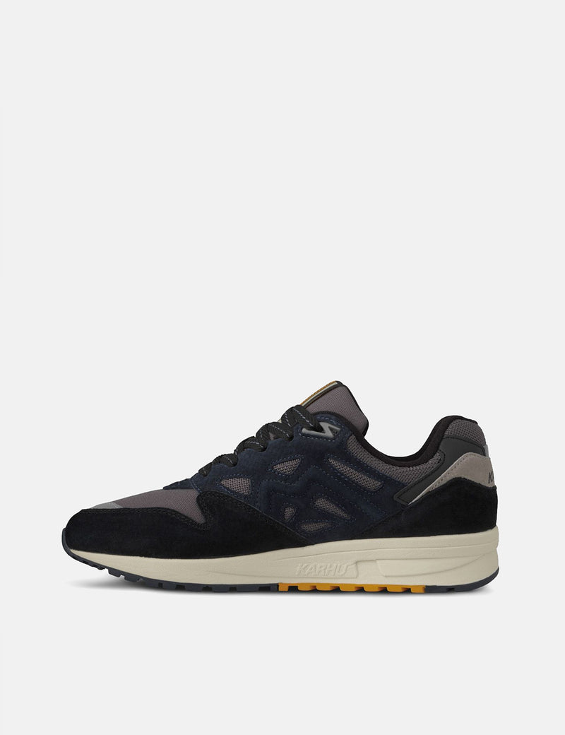 Karhu Legacy 96（F806023）-ジェットブラック/墨汁
