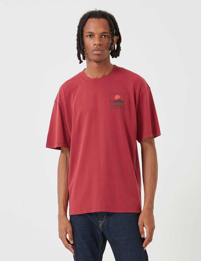 Edwin 선셋 On Mt. 후지 티셔츠-루비 와인 레드