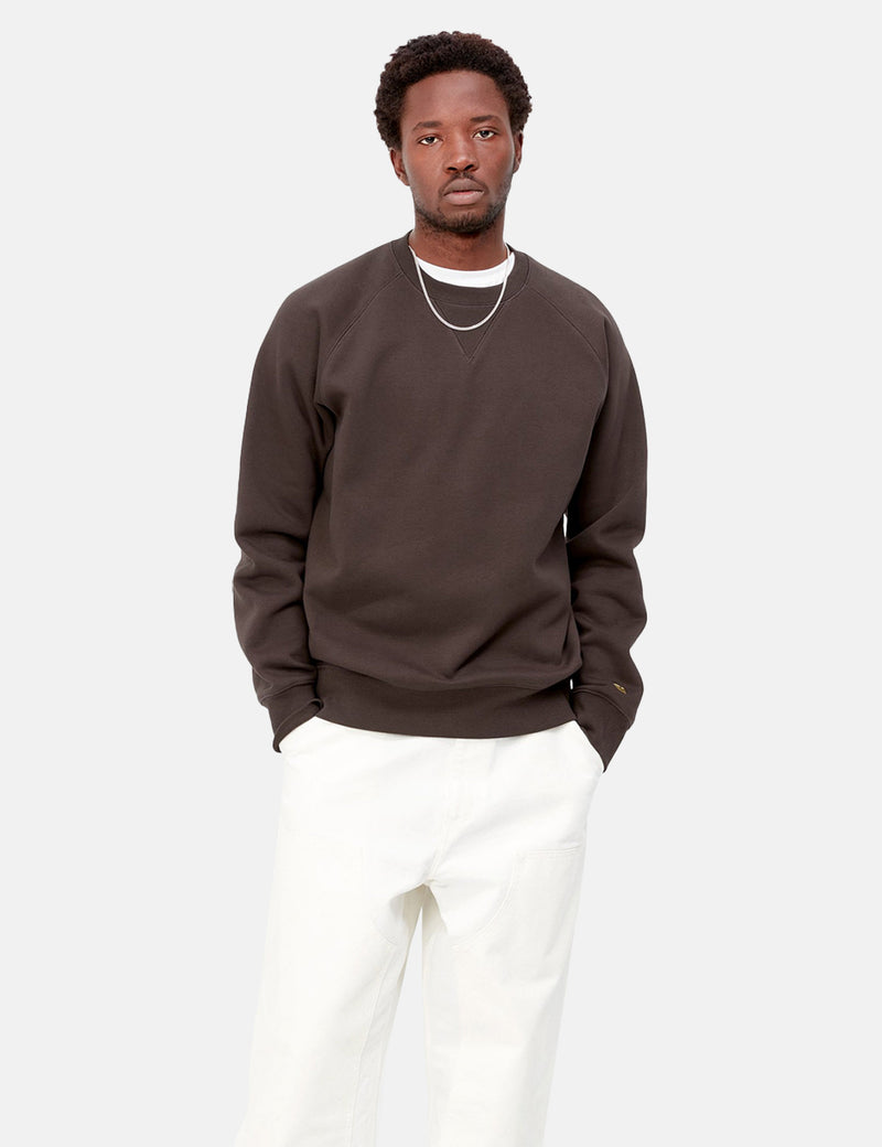 Carhartt-WIPチェイススウェットシャツ-ダークアンバーブラウン