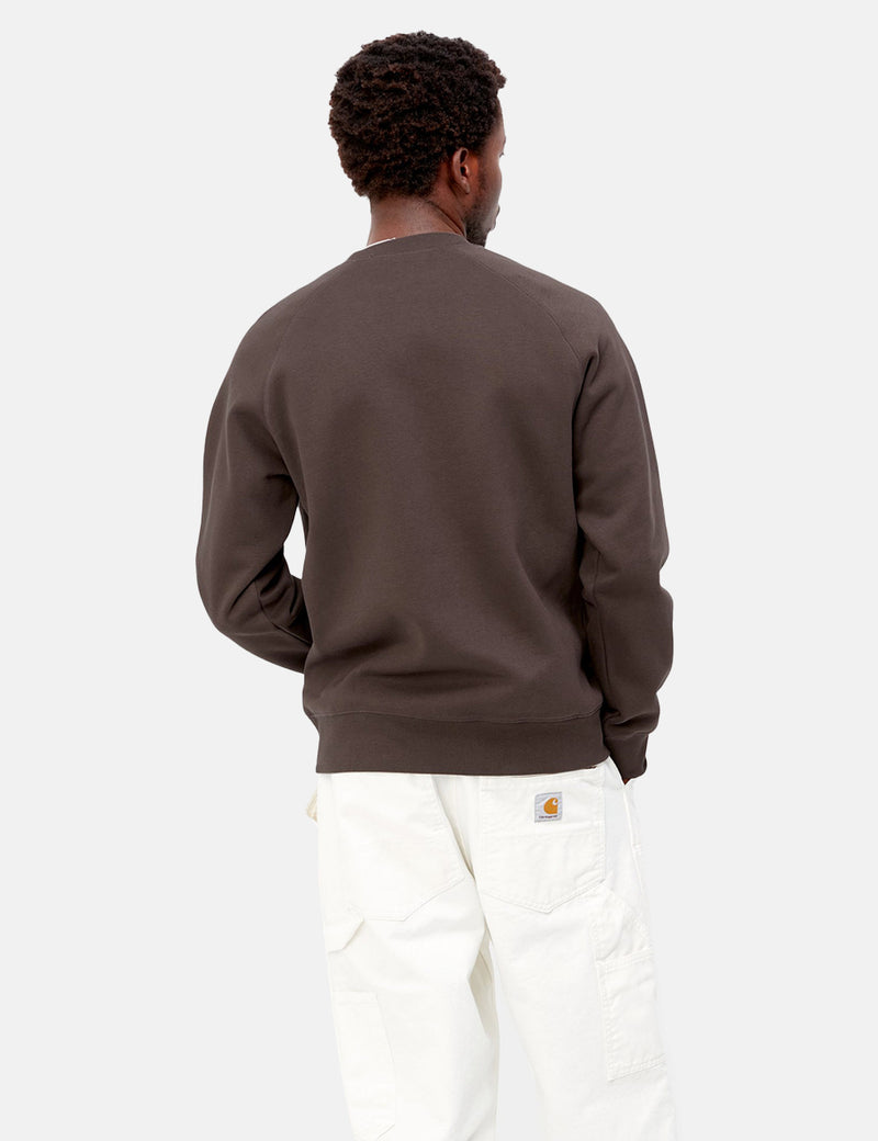 Carhartt-WIPチェイススウェットシャツ-ダークアンバーブラウン