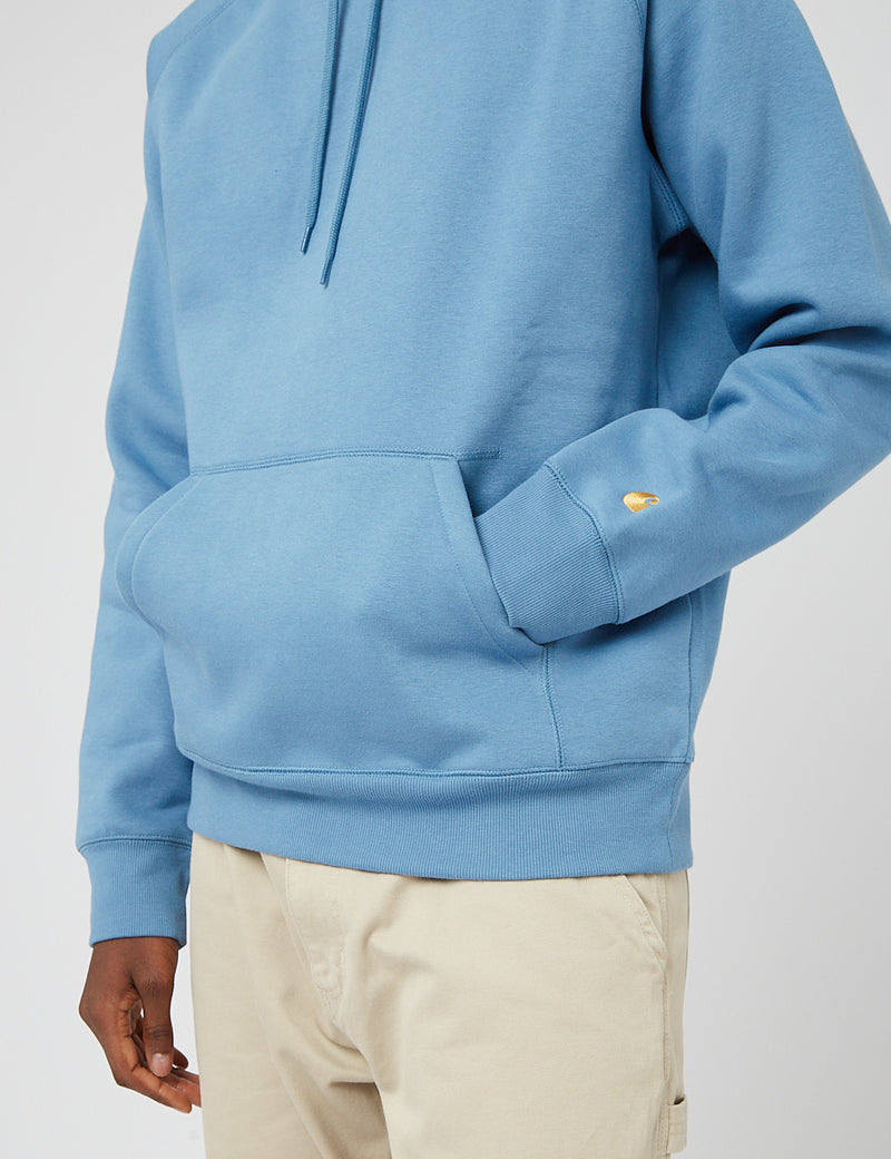 Carhartt-WIP Sweat à Capuche Chase - Bleu Eau Glacée/Or