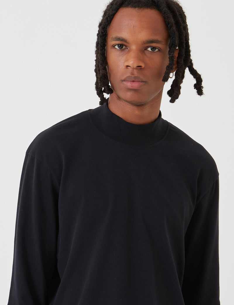 Edwin High Collar LS 티셔츠-블랙