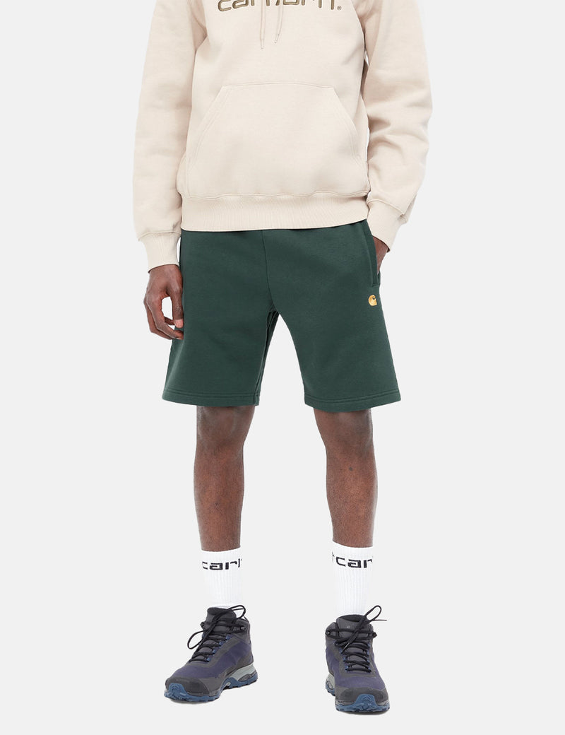 Carhartt-WIPチェイススウェットショーツ-ジュニパーグリーン