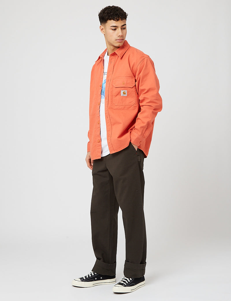 Carhartt-WIPウェズリーパンツ（レギュラー、テーパー）-ストームクラウドブラウン