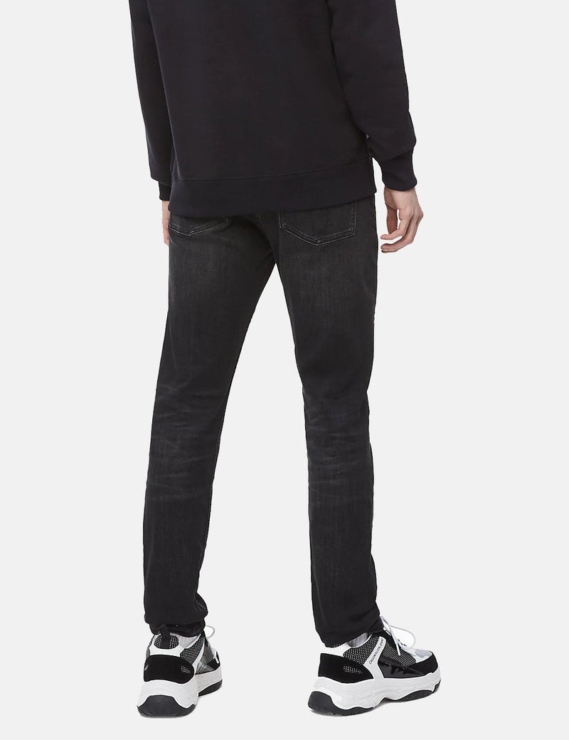 Calvin Klein CKJ 058 (Slim Taper) Jean - Black