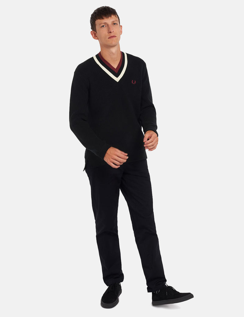 Sweat à col en V rayé Fred Perry - Noir