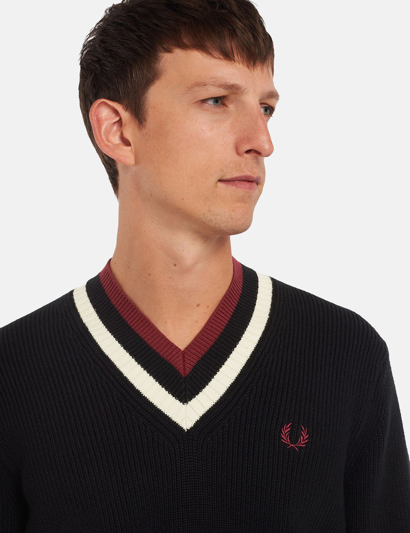 Sweat à col en V rayé Fred Perry - Noir