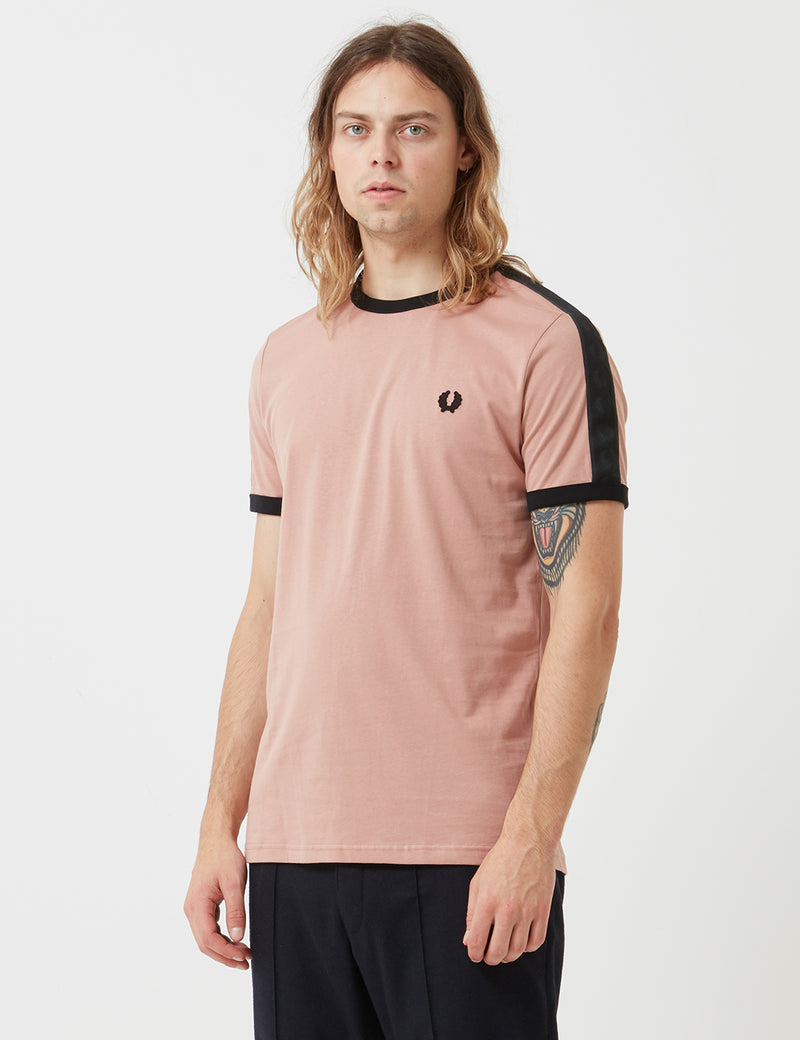 フレッドペリートーンテーピングリンガーTシャツ-グレー/ピンク