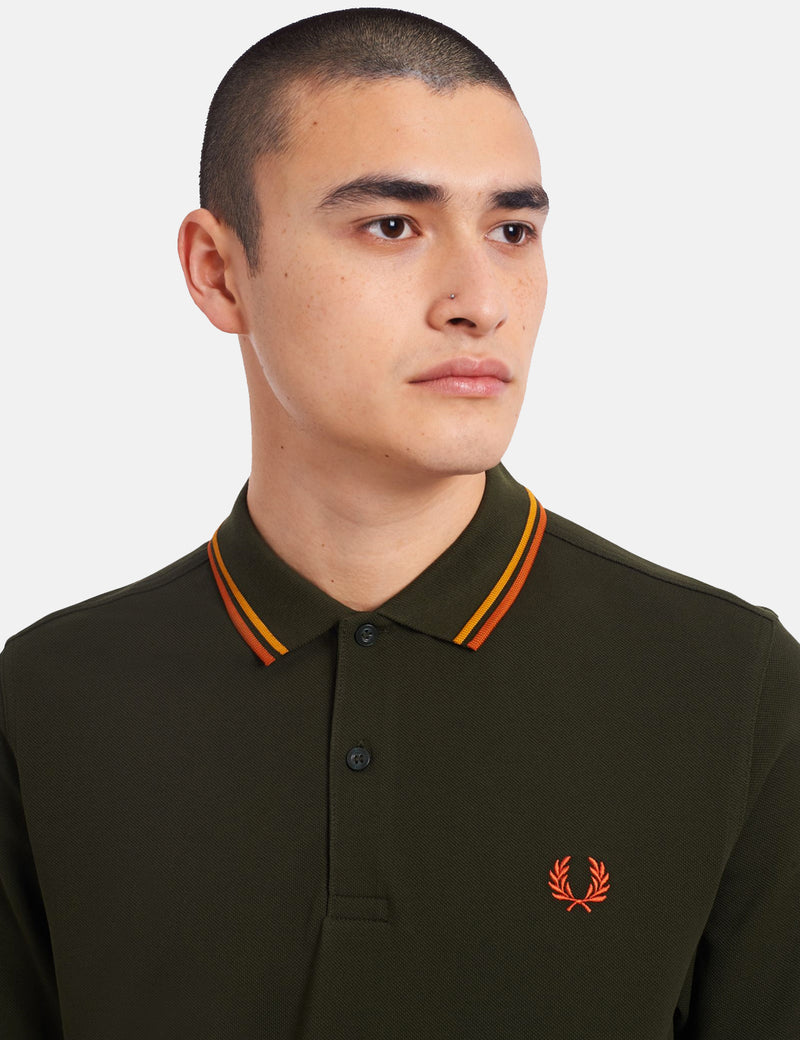 Fred Perry 트윈 팁 폴로 셔츠-Hunting Green/Bright Gold/Rust