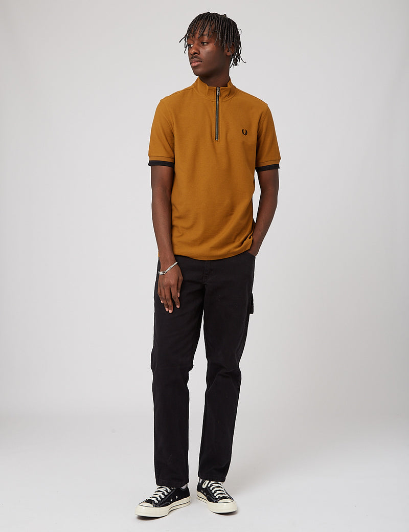 Fred Perry Trichterhals-Poloshirt - Dunkles Karamell
