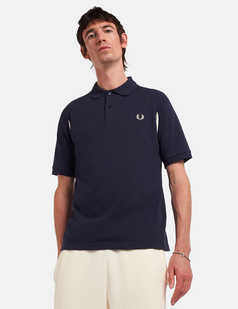 Polo à manches raglan Fred Perry Re-issues - Deep Carbon Grey