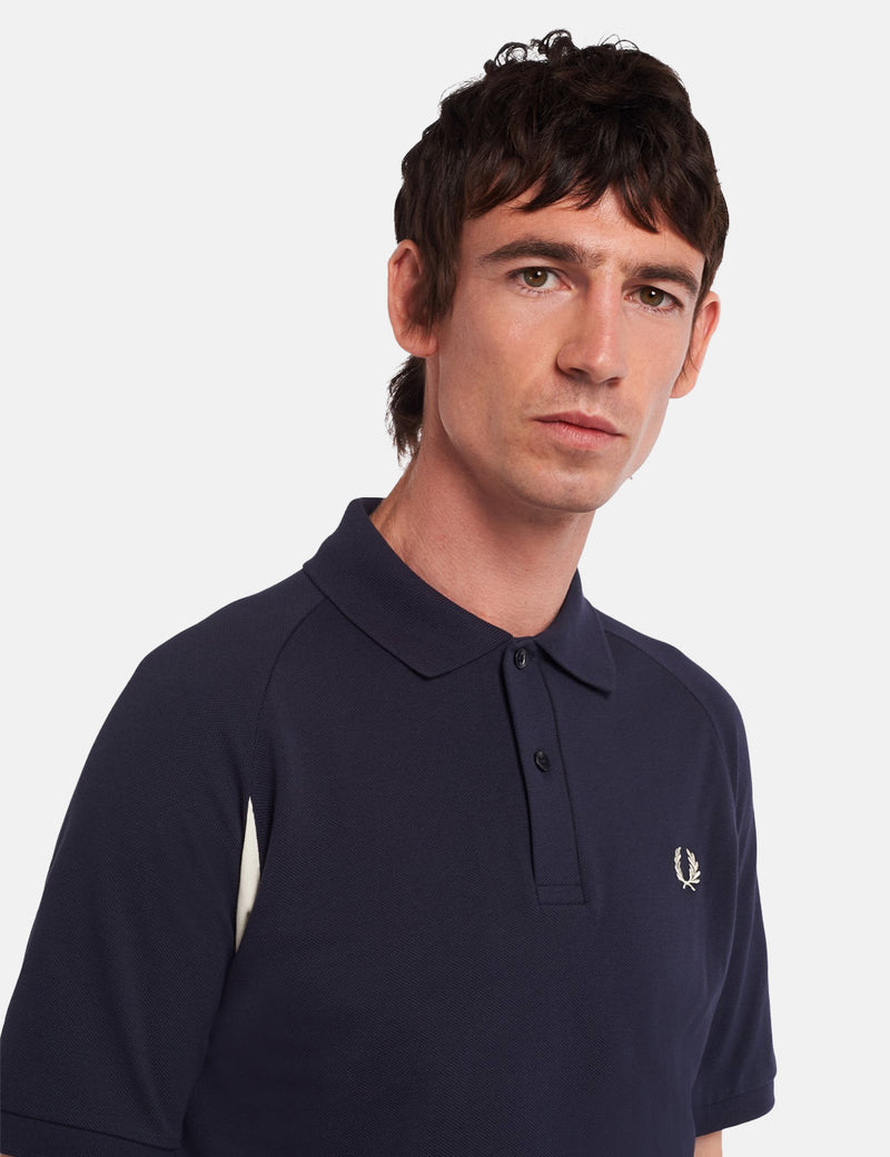 Polo à manches raglan Fred Perry Re-issues - Deep Carbon Grey