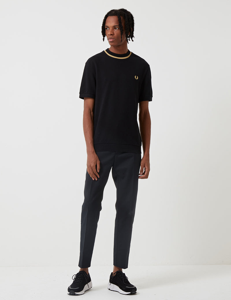 フレッドペリーがクルーネックピケTシャツを再発行-ブラック/シャンパン