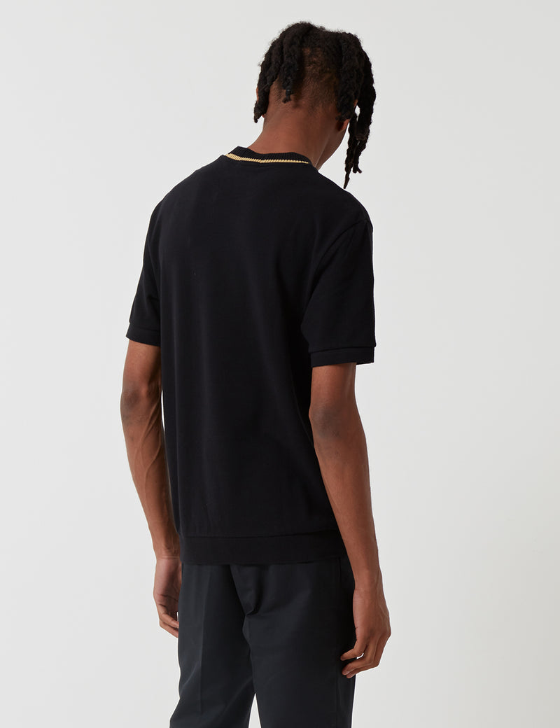 フレッドペリーがクルーネックピケTシャツを再発行-ブラック/シャンパン