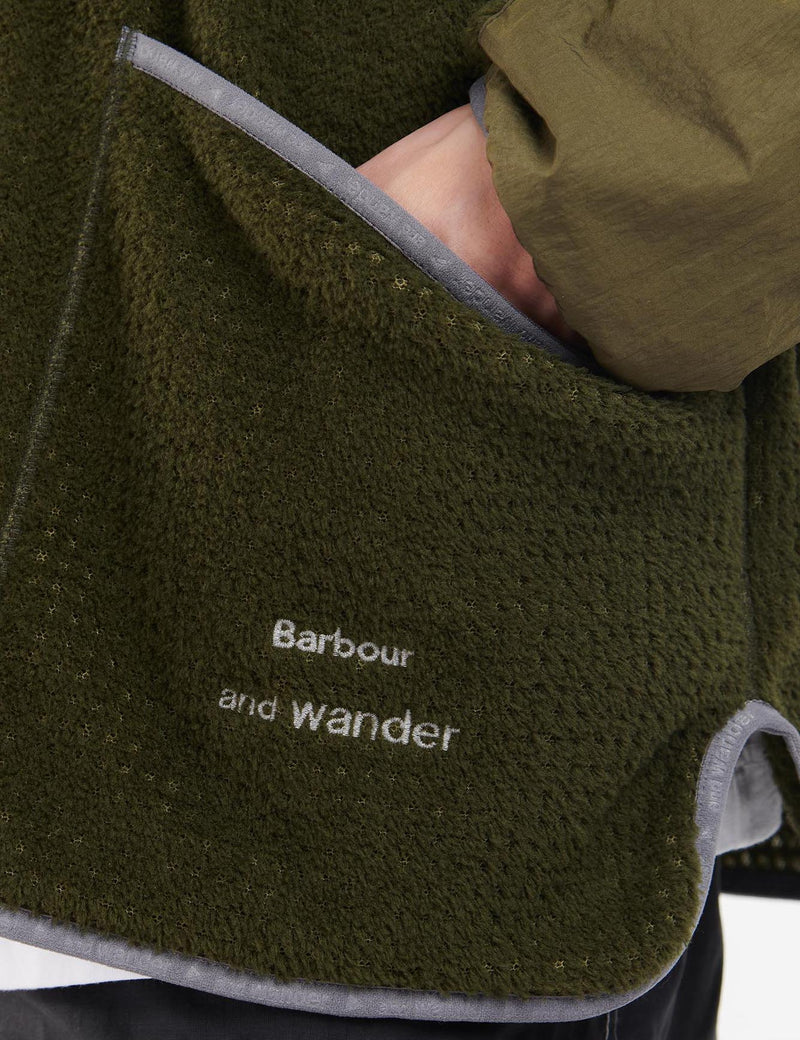 Polaire Barbour x And Wander - Vert Olive