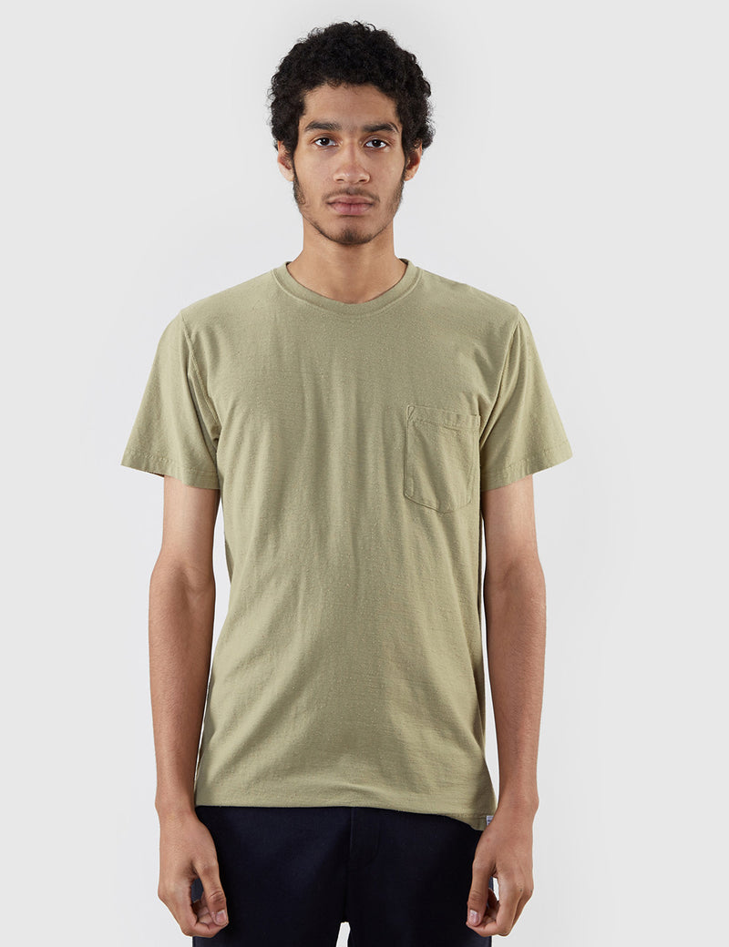 T-Shirt Boucle Poche Niels Norse Projects - Vert Mousse