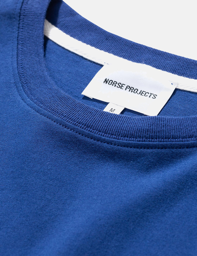 Norse Projects Niels Standard T-Shirt - Blau Dämmerung
