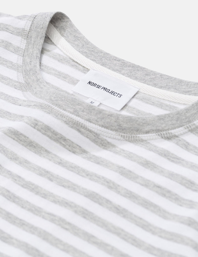 T-Shirt à Rayures Classiques Norse Projects Niels - Light Grey Melange
