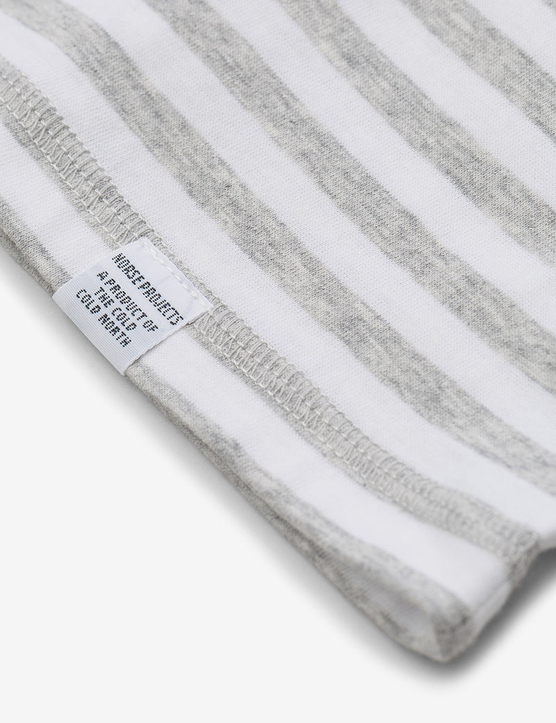 T-Shirt à Rayures Classiques Norse Projects Niels - Light Grey Melange