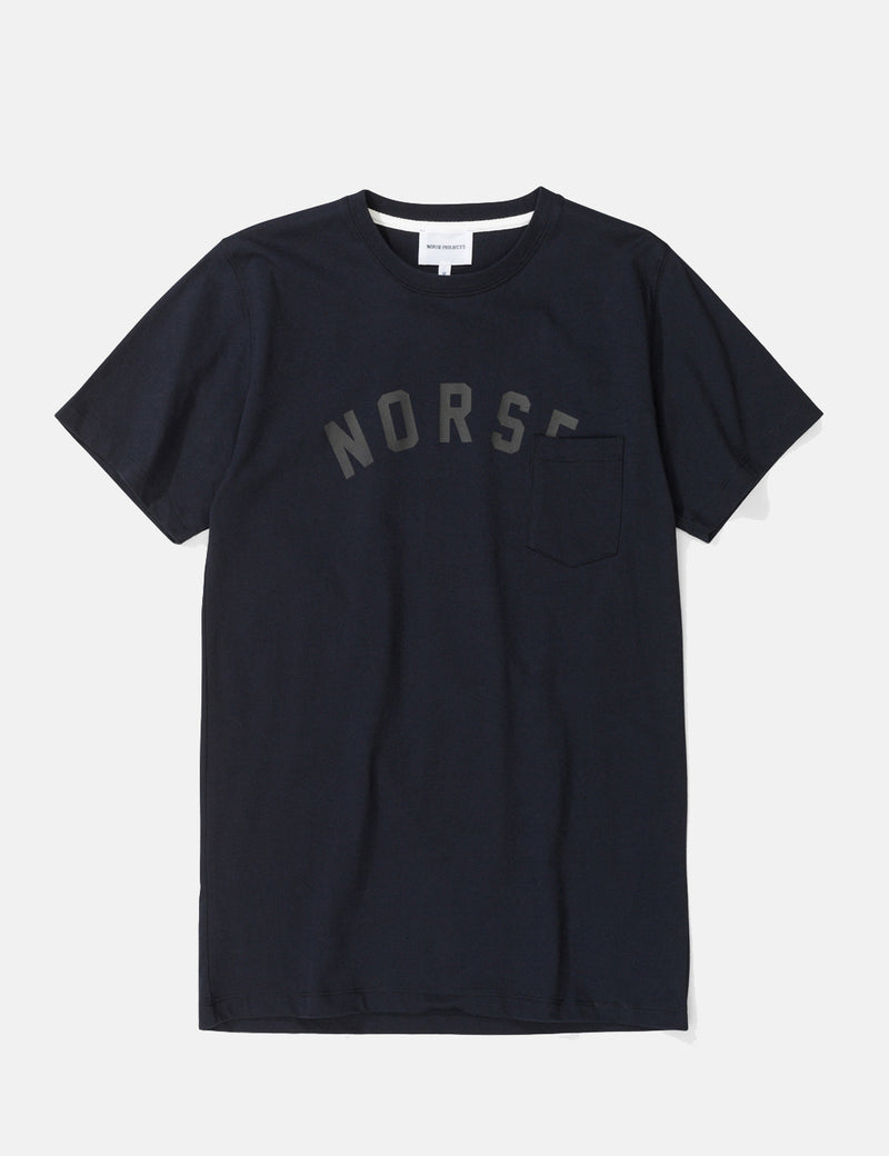 Norse ProjectsNielsクラシックアイビーロゴTシャツ-ダークネイビーブルー