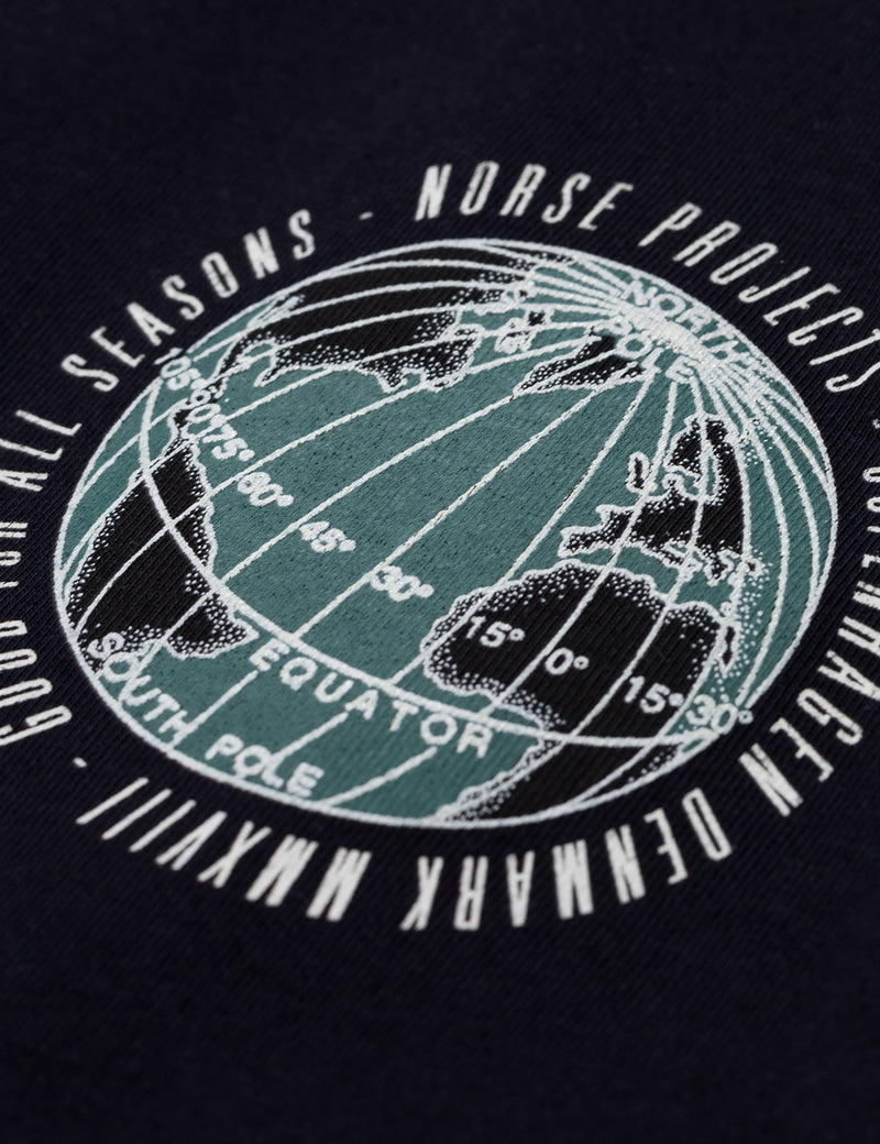 Norse Projects NielsGlobeロゴTシャツ-ダークネイビー
