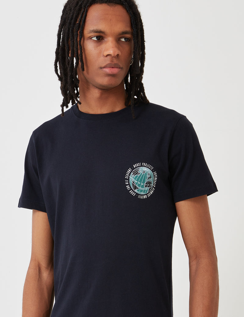 Norse Projects NielsGlobeロゴTシャツ-ダークネイビー