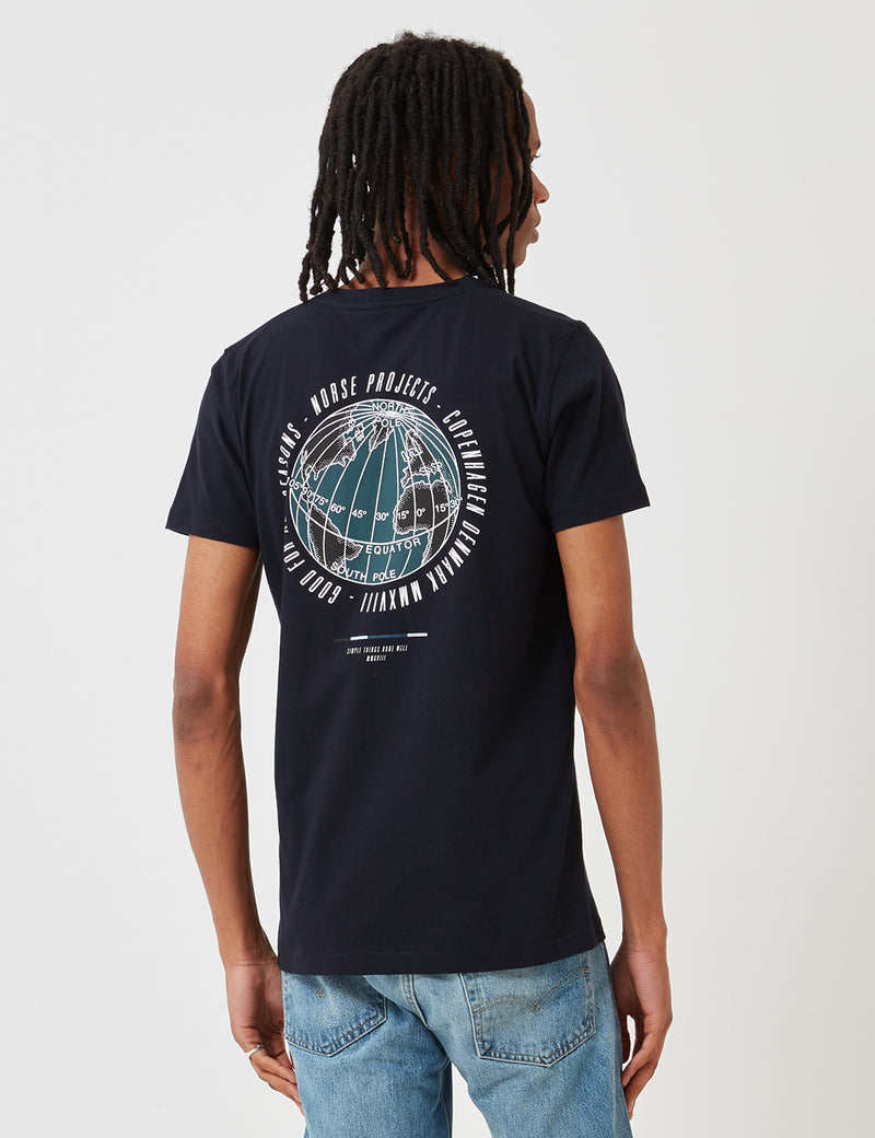 Norse Projects NielsGlobeロゴTシャツ-ダークネイビー