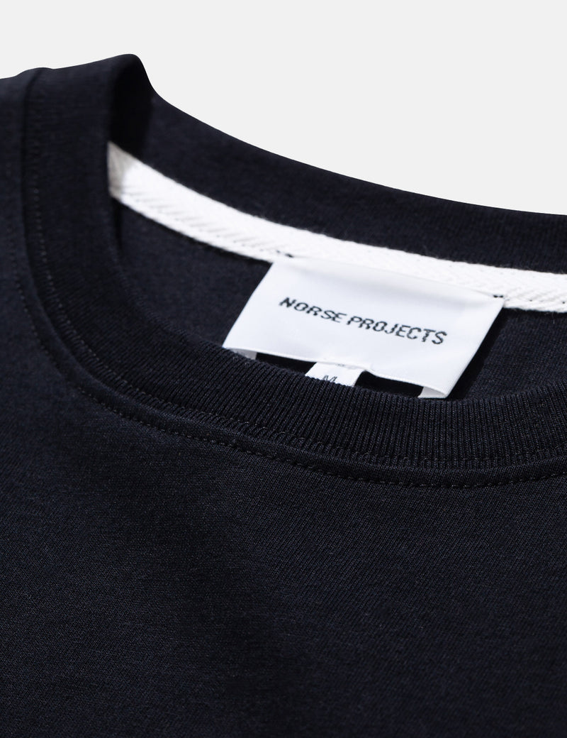 Norse Projects Niels Center 로고 티셔츠-블랙