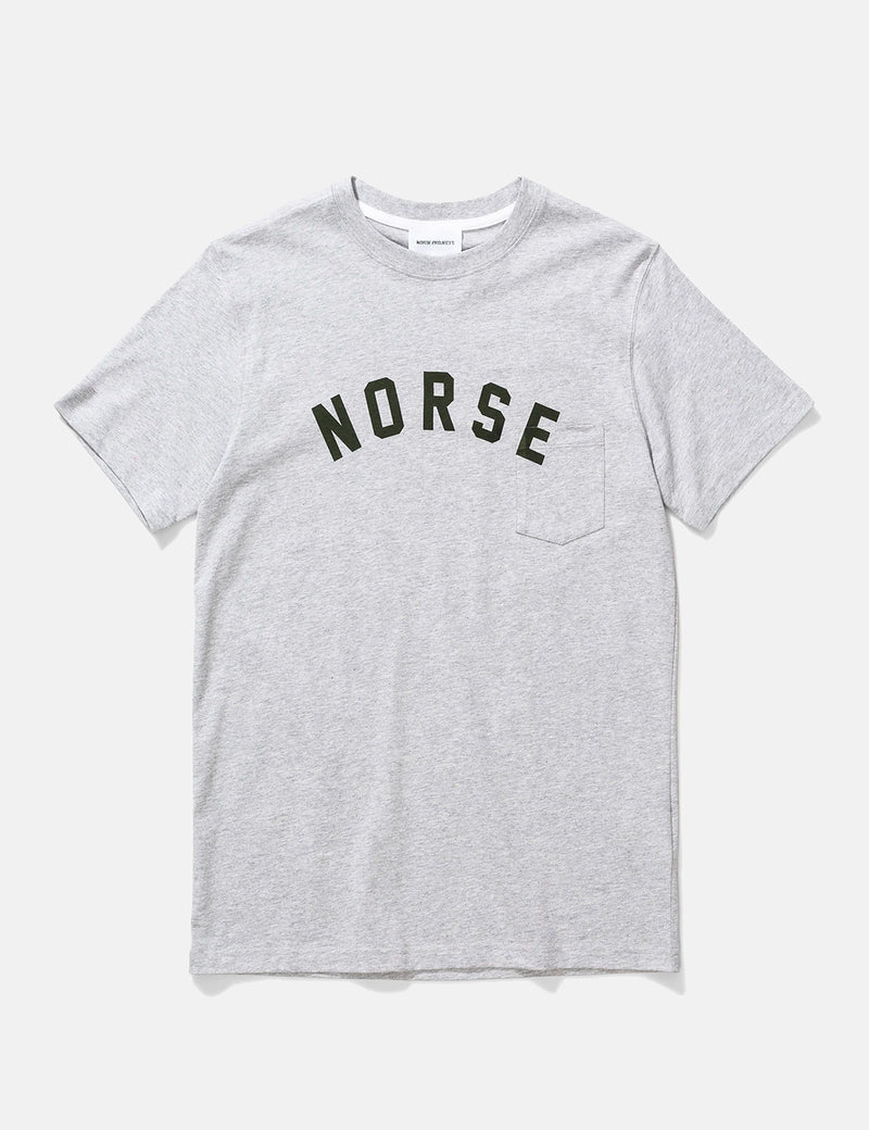 Norse Projects NielsIvyロゴポケットTシャツ-ライトグレーメランジ