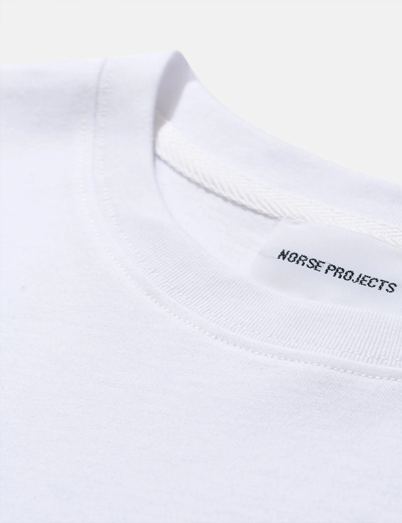 Norse Projects Niels Icographic 1 티셔츠-화이트/골든 오렌지