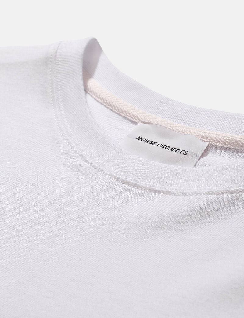 Norse Projects Niels Norse Projects 웨이브 로고 티셔츠-화이트