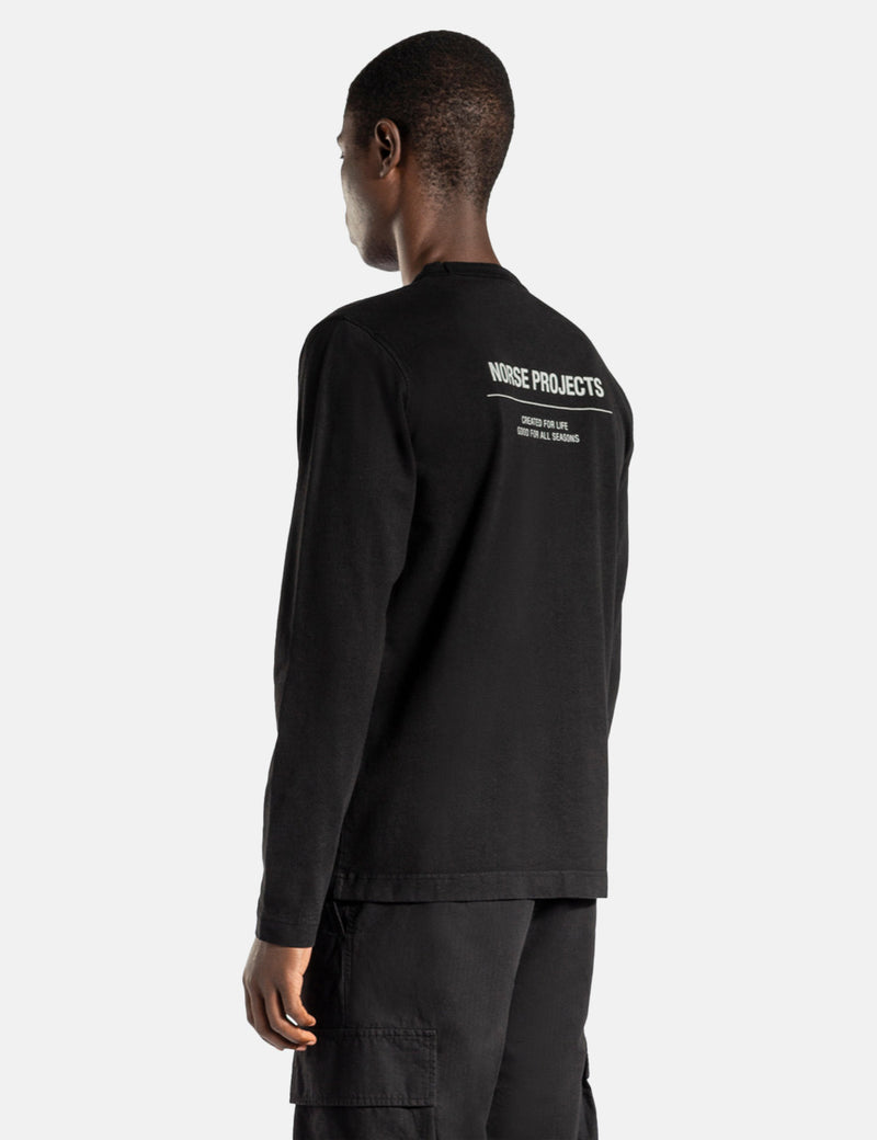 Norse Projectsシリーズロゴ長袖Tシャツ-ブラック