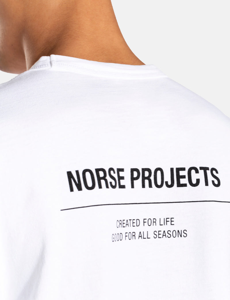 Norse Projectsシリーズロゴ長袖Tシャツ-ホワイト