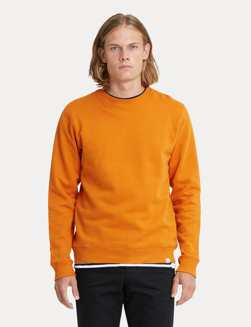 Norse Projects Vagn 클래식 스웨트 셔츠-Oxide Orange