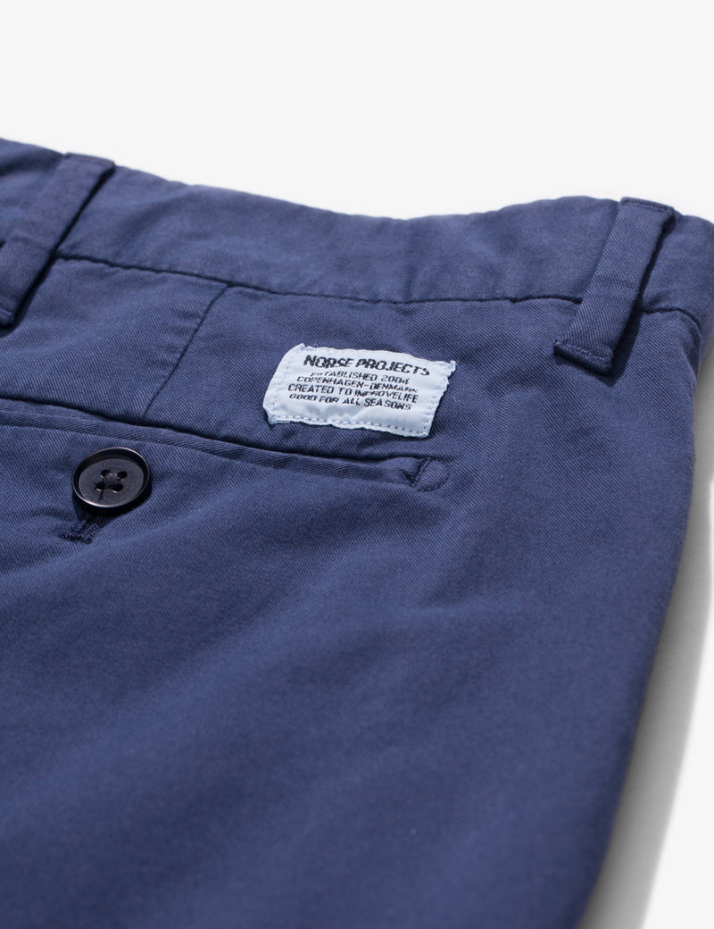 Norse Projects Aros Light Twill Chino（スリム）-ネイビーブルー