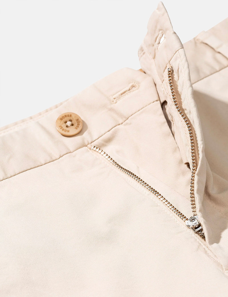 Norse Projects Aros Light Stretch Chino (슬림)-오트밀