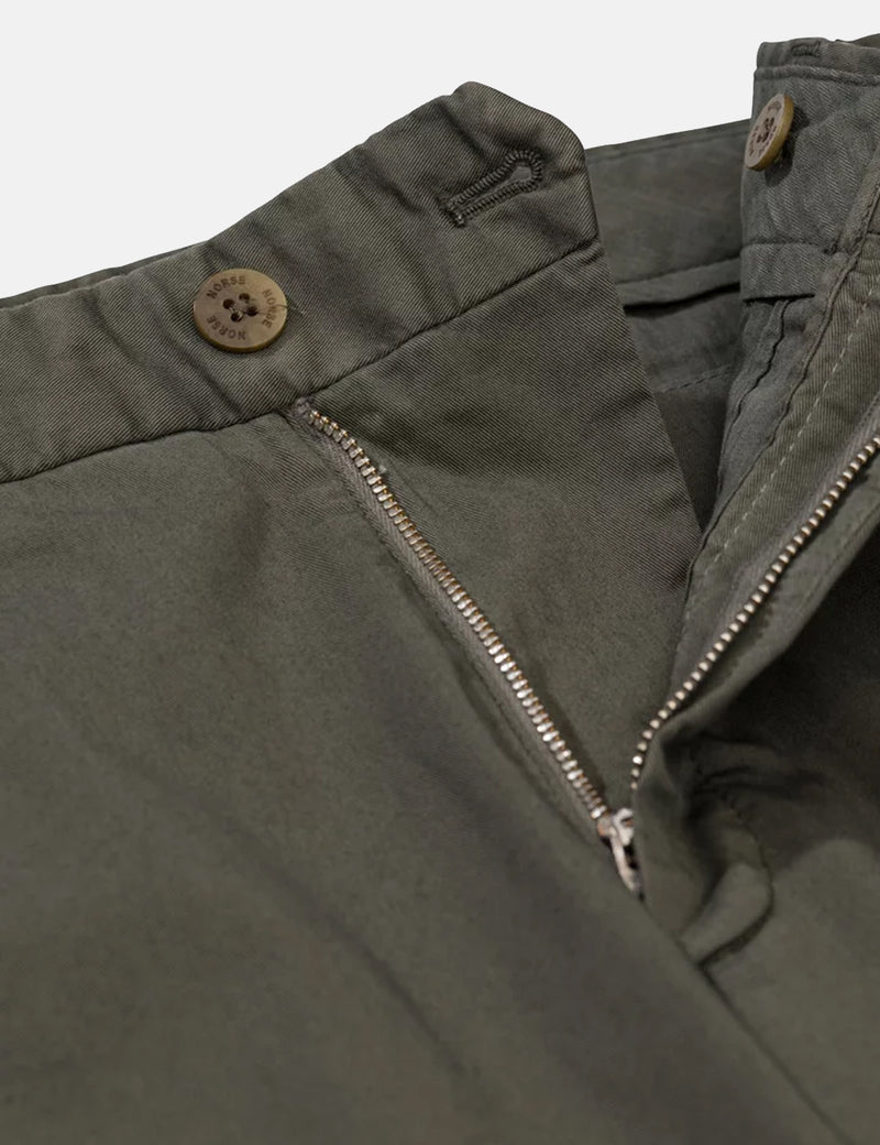 Norse Projects Aros Light Stretch Chino（スリムフィット）-アイビーグリーン