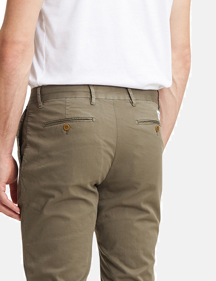 Norse Projects Aros Light Stretch Chino（スリムフィット）-アイビーグリーン
