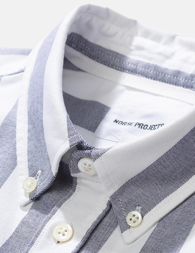 Chemise à Manche Courte Norse Projects Theo Oxford (Wide Stripe) - Navy Blue