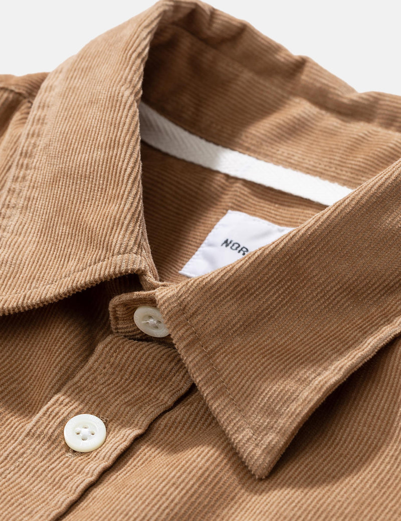 Norse Projects OsvaldCorduroyシャツ-ユーティリティカーキベージュ