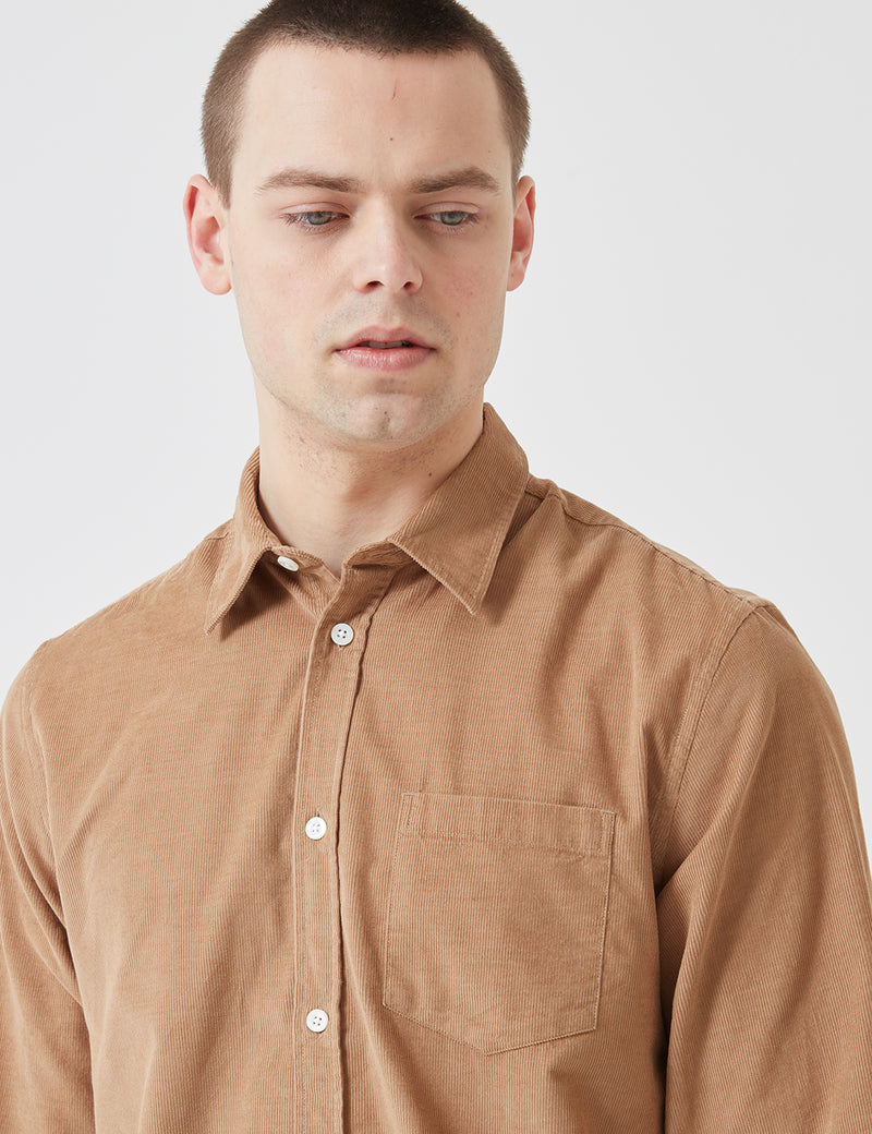 Norse Projects OsvaldCorduroyシャツ-ユーティリティカーキベージュ
