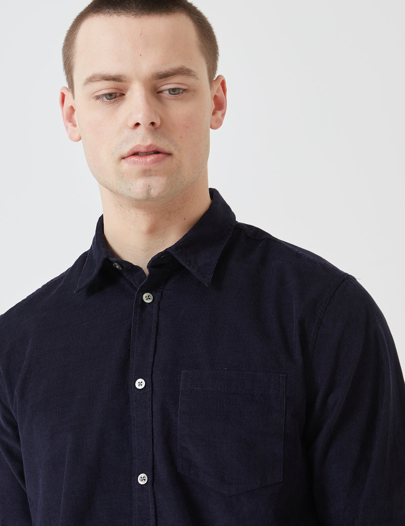 Norse Projects OsvaldCorduroyシャツ-ダークネイビーブルー