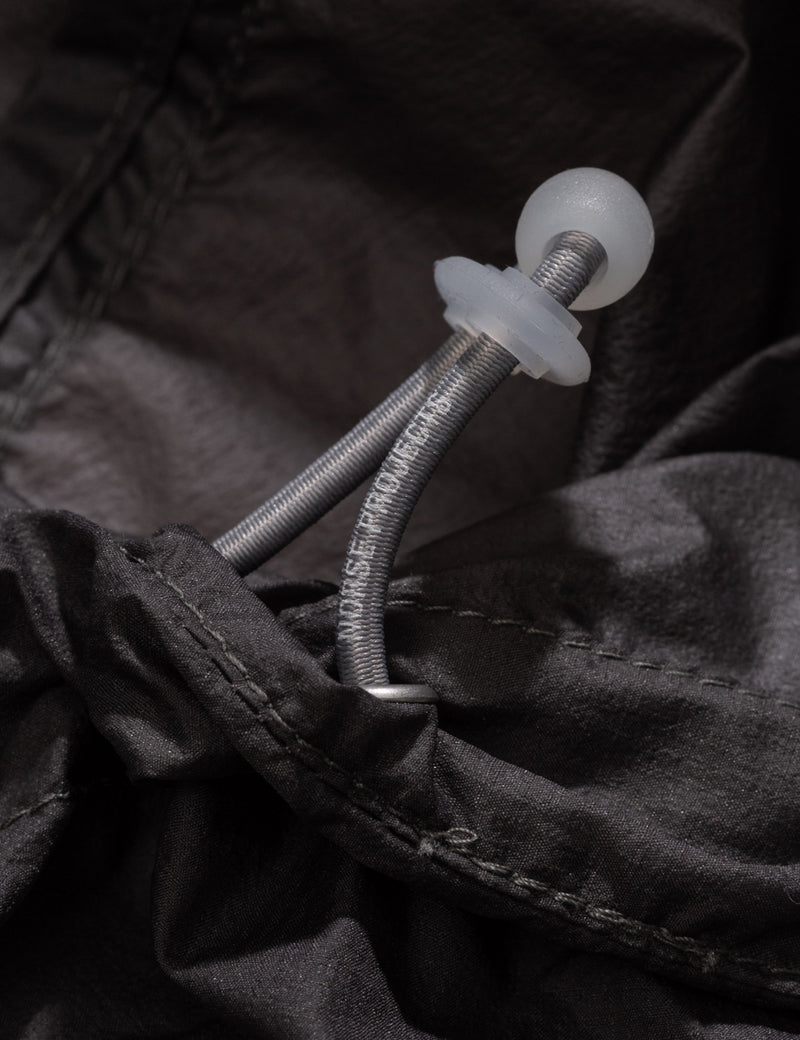 Norse Projects Kalmar LightRainジャケット-マグネットグレー