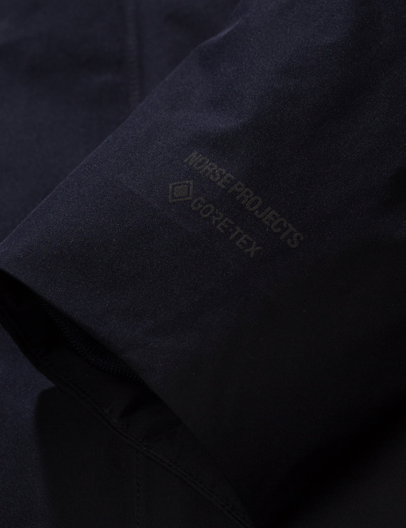 Norse Projects Rokkvi5.0ゴアテックスジャケット-ダークネイビーブルー