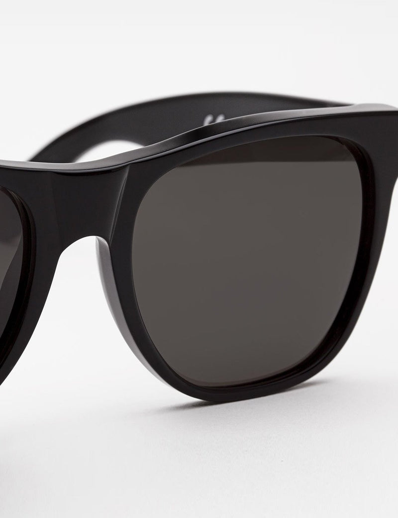 Super classic black sunglasses outlet