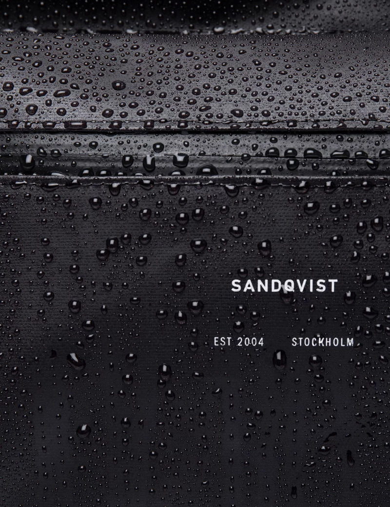 Sandqvist Isa Rucksack (wasserdicht aus recyceltem Polyester) - Schwarz
