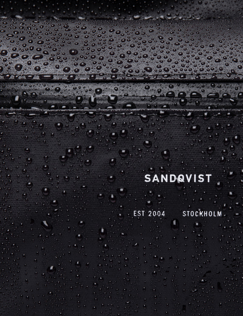 Sandqvistルーベンロールトップバックパック-ブラック